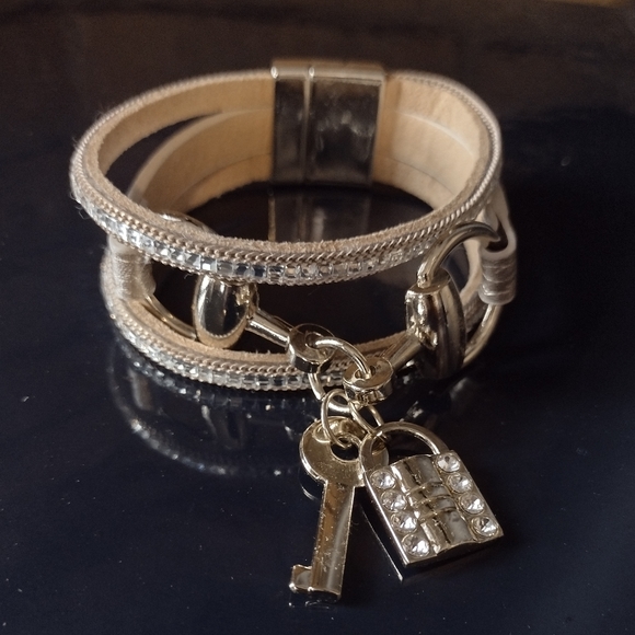 Key and lock leather bracelet - Picture 3 of 3